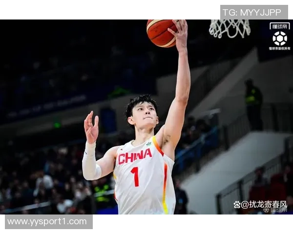 曾凡博防守失误贾里德巴特勒轻松突破上篮得分