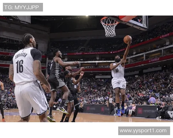 克莱表现平平女友陪伴成亮点7中2仅得8分4板1断三分命中率低迷 克莱表现平平女友陪伴成亮点7中2仅得8分4板1断三分命中率低迷