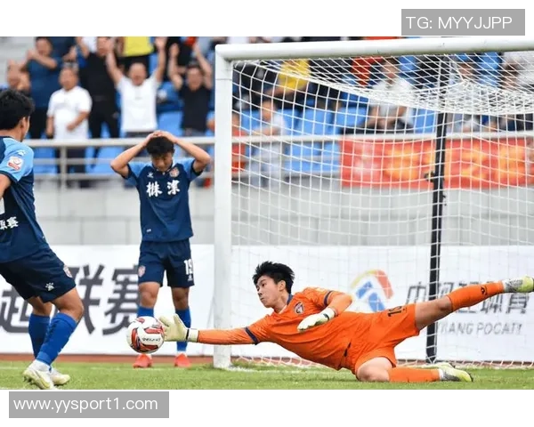最后时刻李昊神奇扑救化解对手头球威胁保住胜利希望