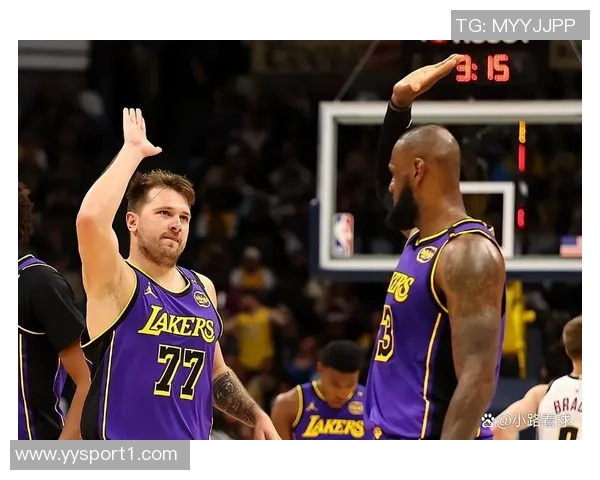 湖人缺少詹姆斯状态低迷半场落后马刺5分东契奇表现出色贡献22分 湖人缺少詹姆斯状态低迷半场落后马刺5分东契奇表现出色贡献22分