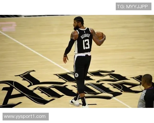 保罗乔治表现稳定12投6中贡献14分4篮板5助攻2抢断正负值高达9